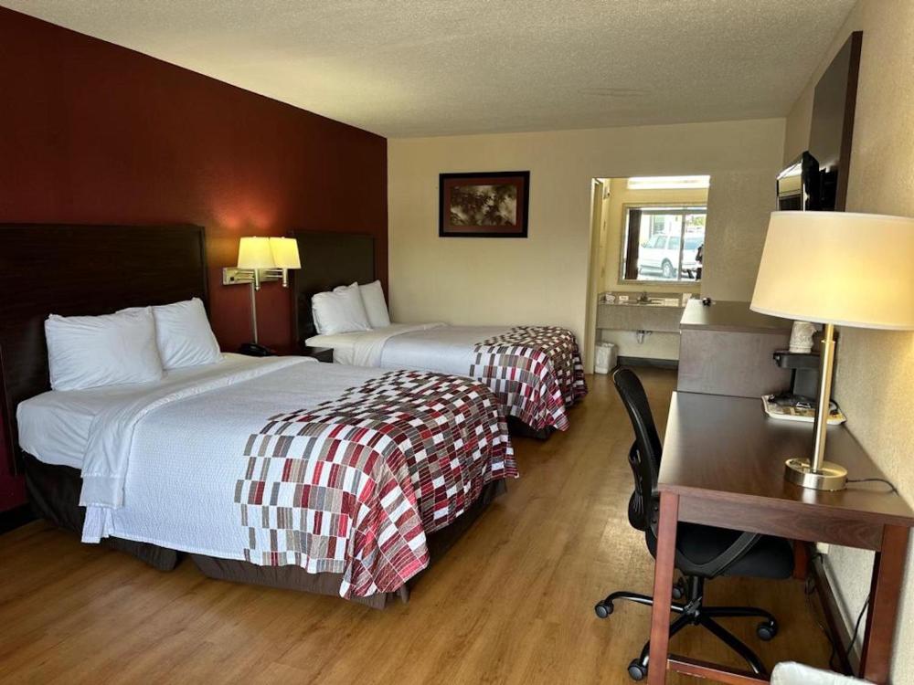 Deluxe Room with Two Double Beds Non-Smoking interior