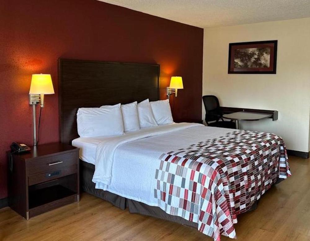 Standard King Room Non-Smoking interior